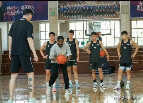 篮球最新爆料新闻,神秘交易背后，巨星动向引发热议